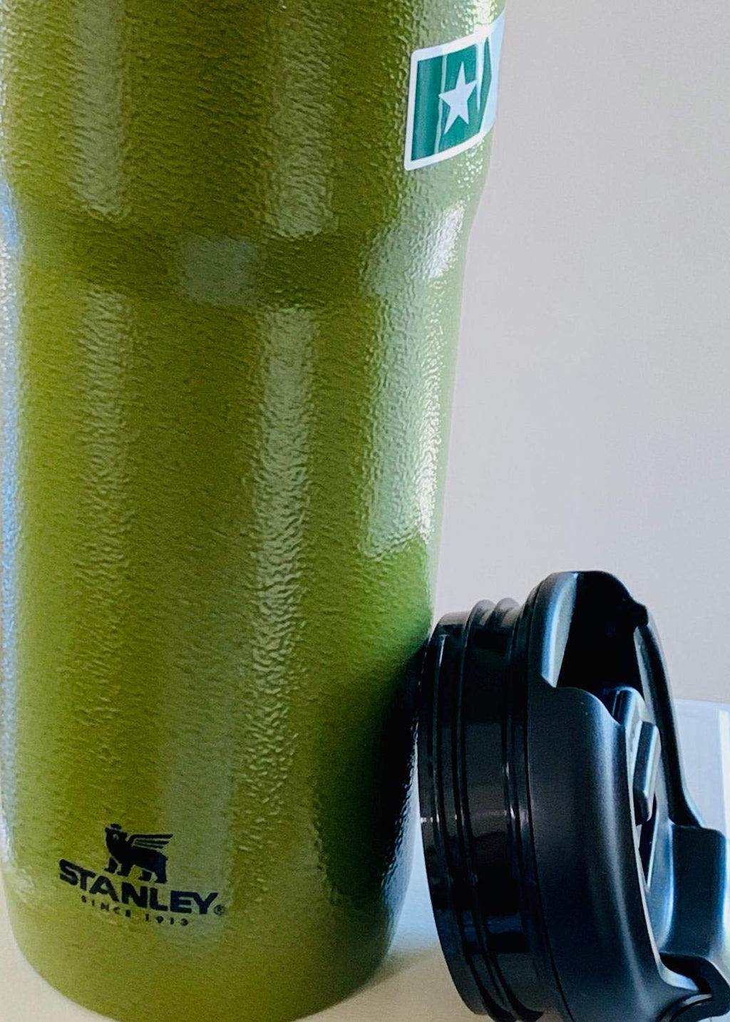 Double Walled Hammered Stainless Steel Tumbler With Handle I585046