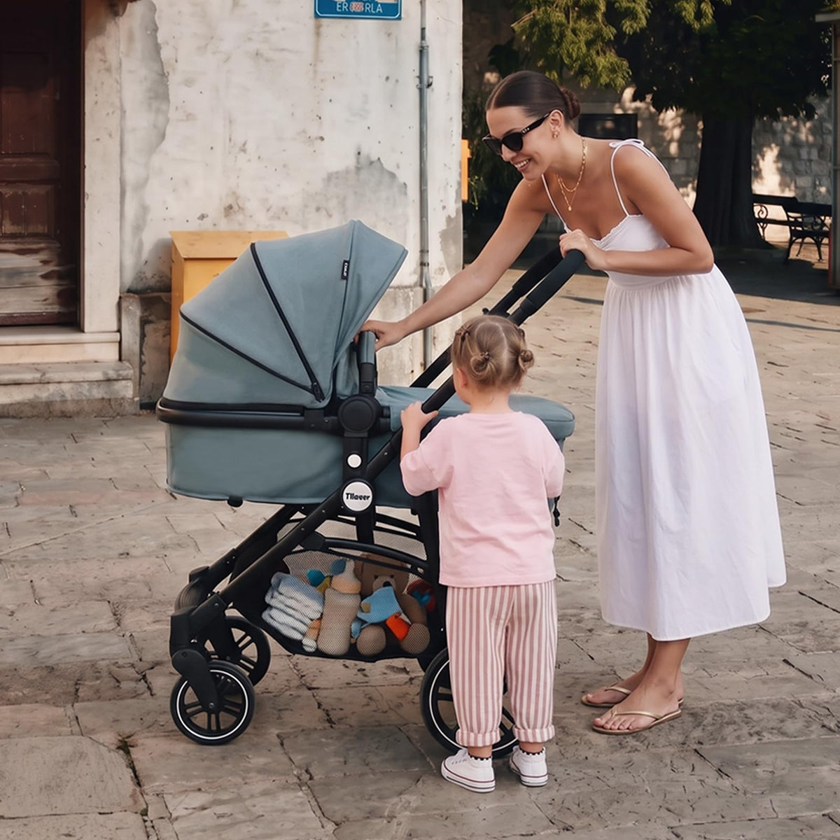 2 in 1 Reversible Bassinet Stroller with Canopy and Storage Basket H26708
