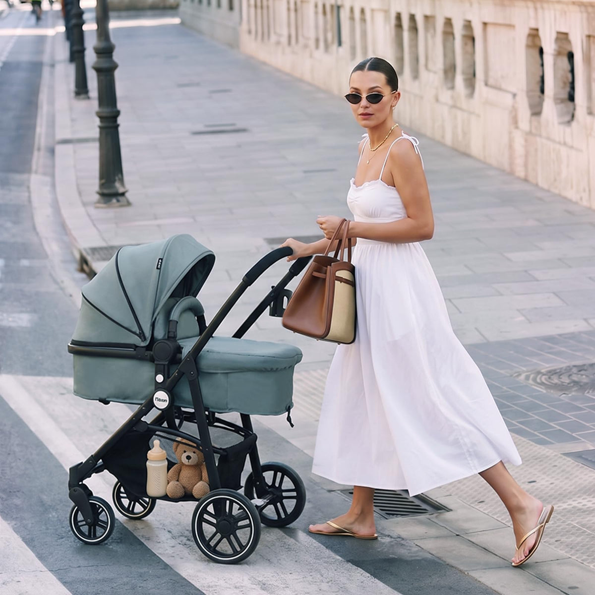 2 in 1 Reversible Bassinet Stroller with Canopy and Storage Basket H26708
