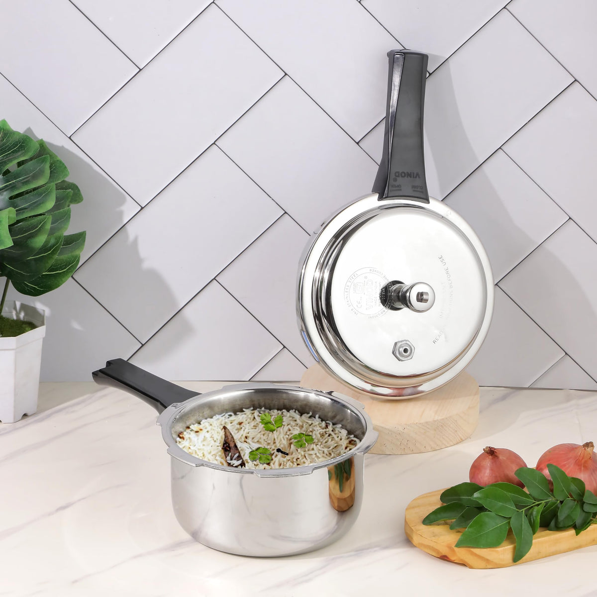 Triply Stainless Steel Pressure Cooker 68 oz I1099