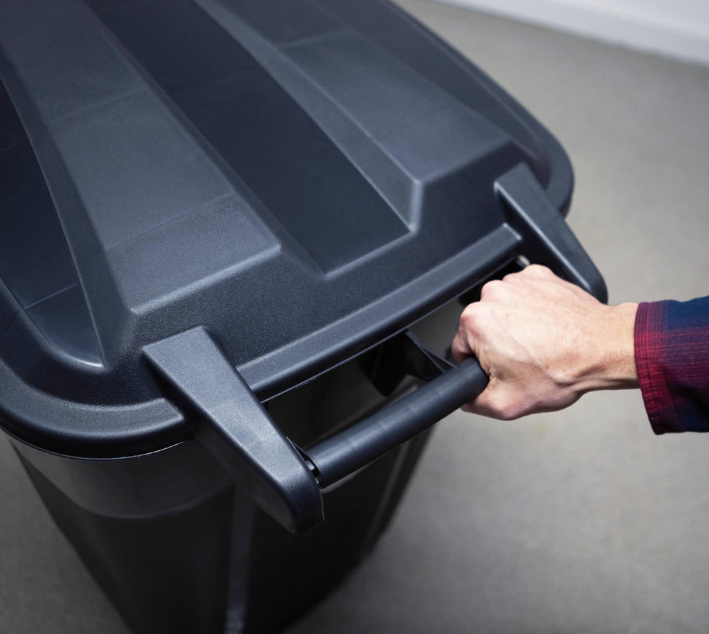 32 Gallon Wheeled Heavy Duty Plastic Garbage Can with Attached Lid G5733